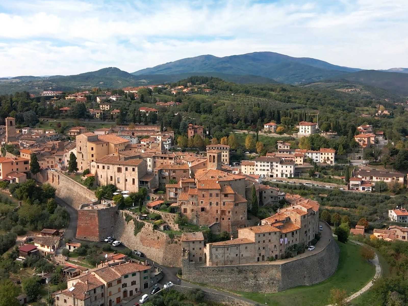 עיירה רומנטית בטוסקנה מושלמת עבור ירח דבש באיטליה