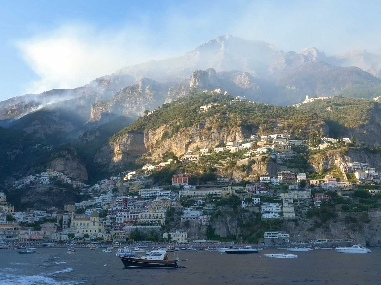 כפר ציורי על אגם קומו באווירת ירח דבש באיטליה