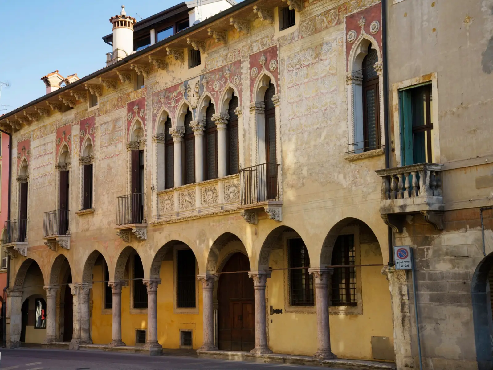 ארמון קייריקאטי (Palazzo Chiericati) בוויצ'נצה בעיצובו של אנדראה פלאדיו.