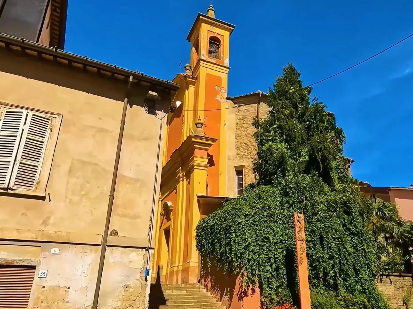 כנסייה היסטורית בבריזיגלה (Brisighella), אחת התחנות היפות לאורך אמיליה – רומניה מסלול.